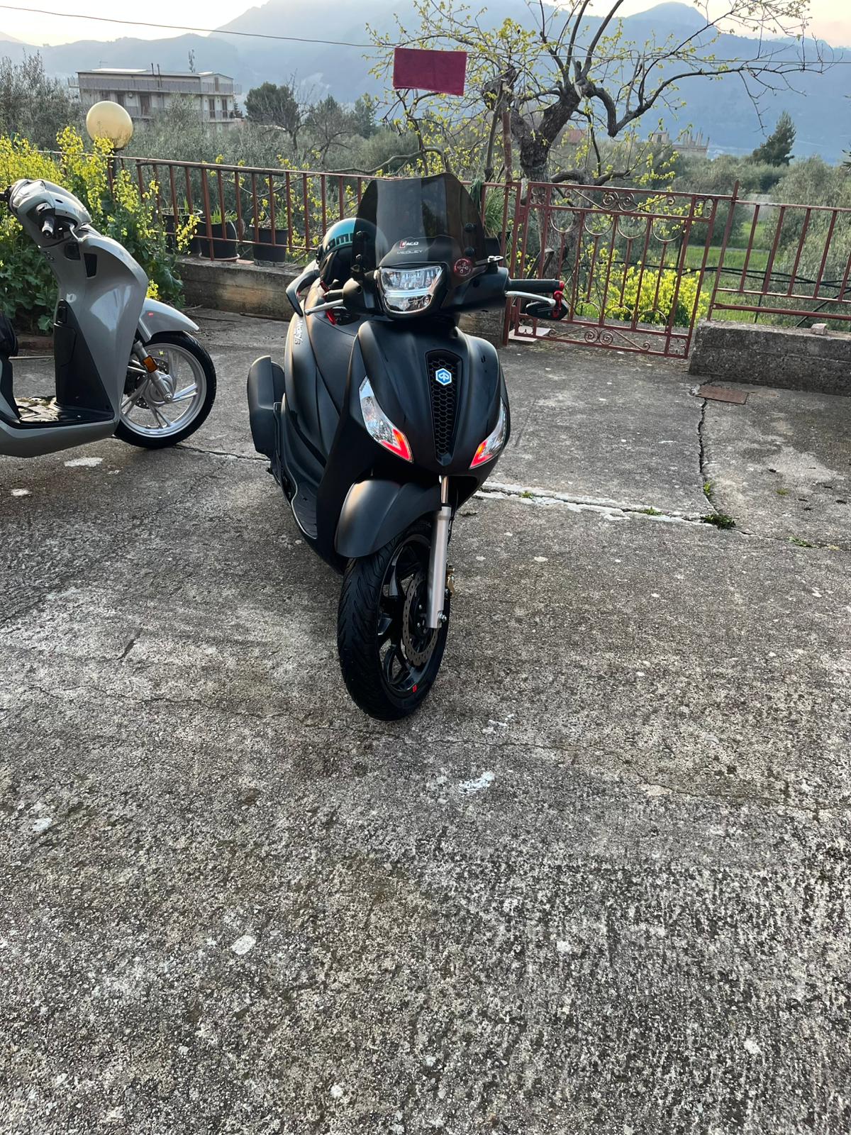 Piaggio Medley impianto RGB