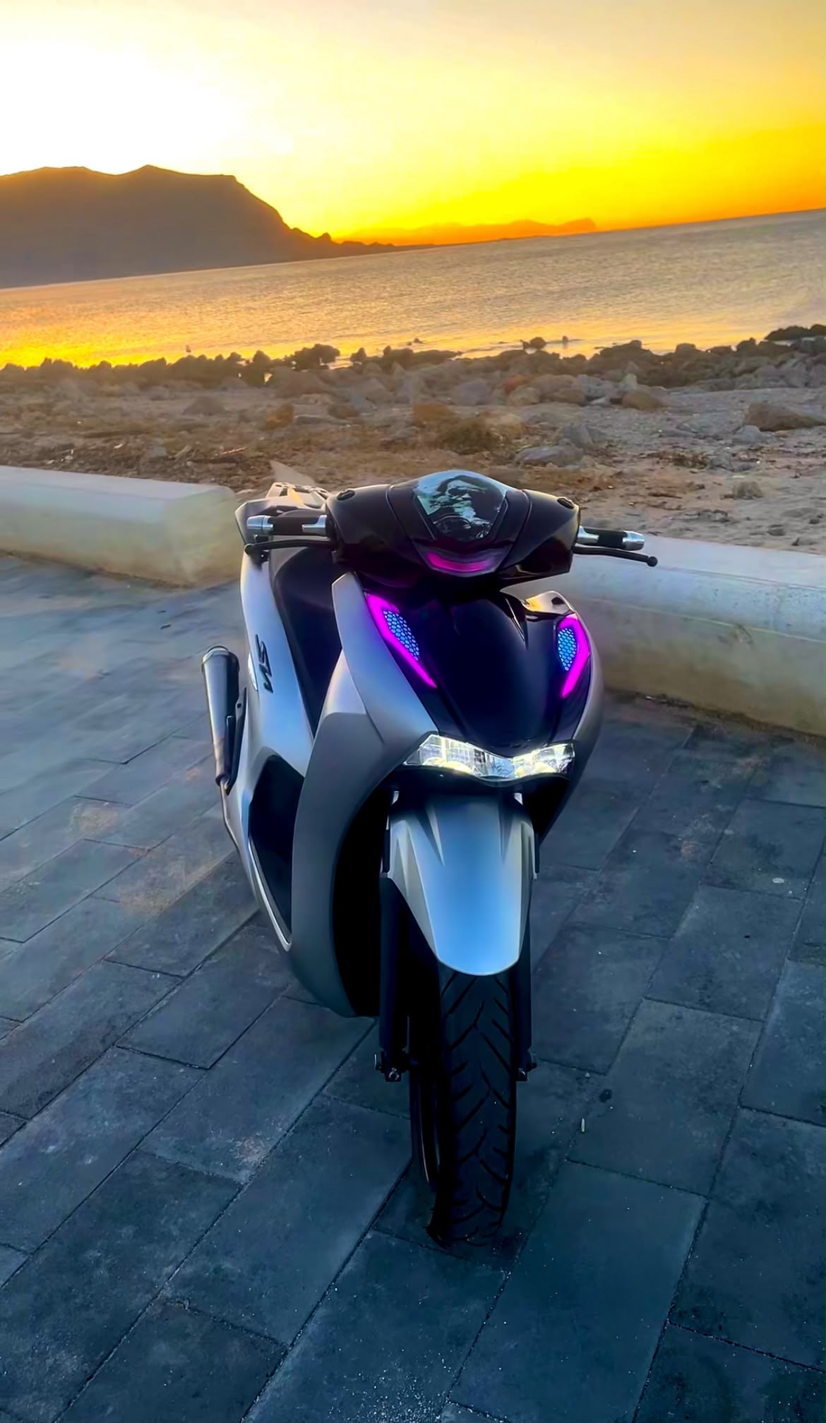 Honda SH 350 2023 ABS · LED RGB